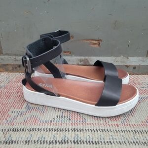 Mia platform sandals black leather white sole 7